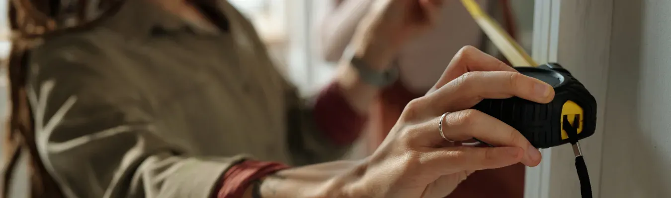 woman-measuring-doorway-hero